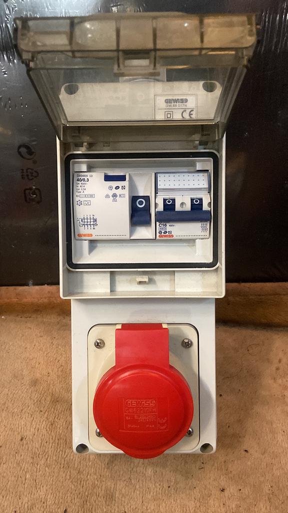 Klein zekeringkast met 32A rode stekker, Doe-het-zelf en Bouw, Ophalen, Zo goed als nieuw, Stekker