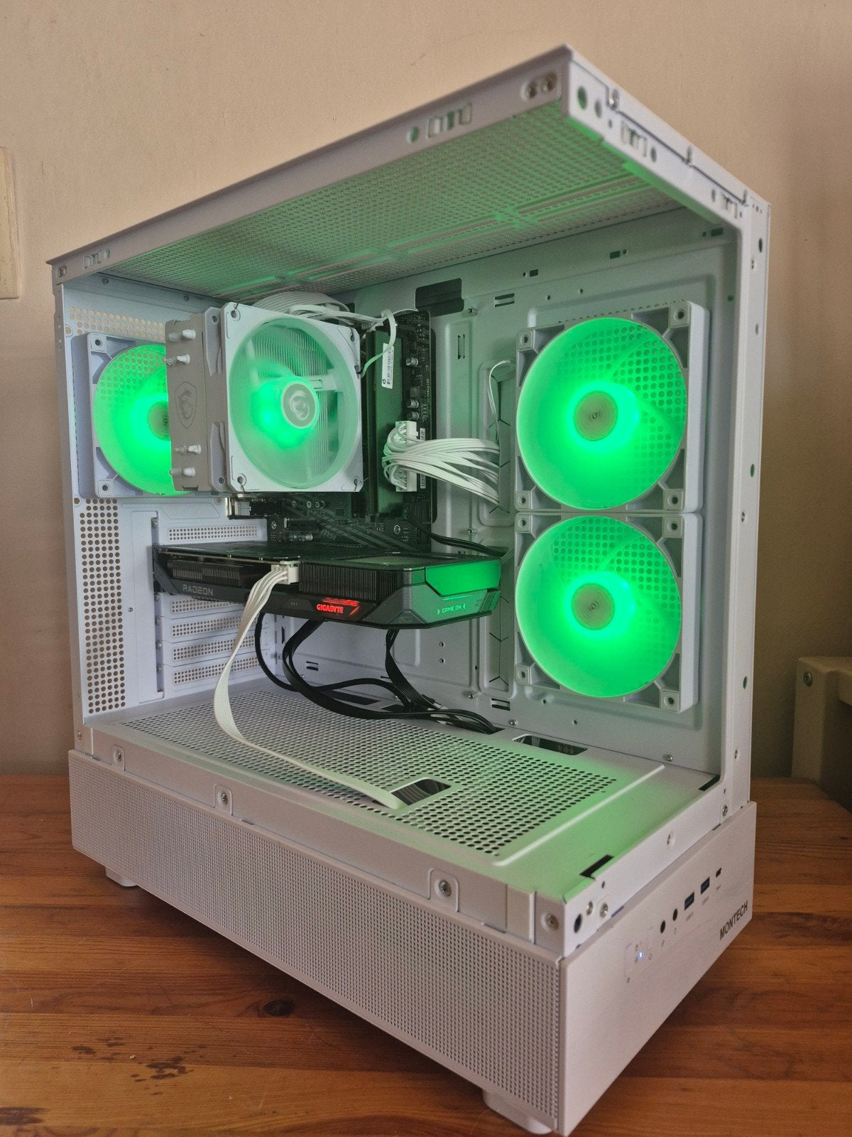 Gaming pc r5 3600x+ rx 9060xt+16gb ram, Computers en Software, Desktop Pc's, Zo goed als nieuw, 3 tot 4 Ghz, SSD, 16 GB, Met videokaart