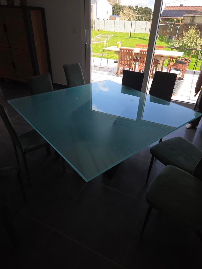 Table en verre a vendre et je donne les 8 chaises, Maison & Meubles, Tables | Tables à manger, Enlèvement, Verre