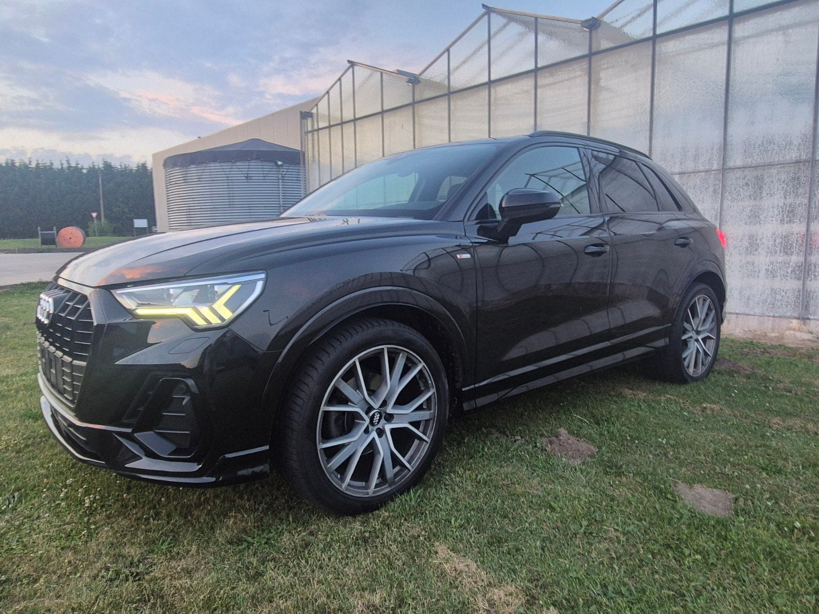 Audi q3 20 Tdi 3 x S Line 140dkm Pano Airco Automaat  Xenon, Auto's, Audi, 4 cilinders, Zwart, Leder, 5 deurs