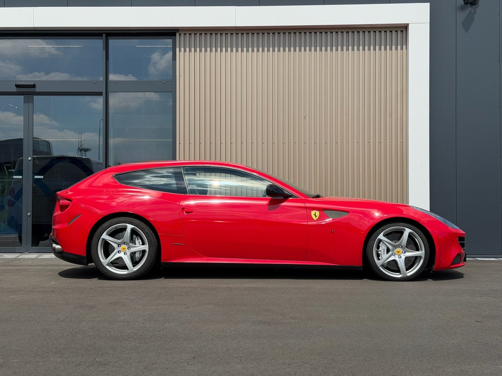 Ferrari FF 6.3 V12 661pk 2011 Rood, Auto's, Ferrari, Automaat, Euro 5, Zwart, 12 cilinders