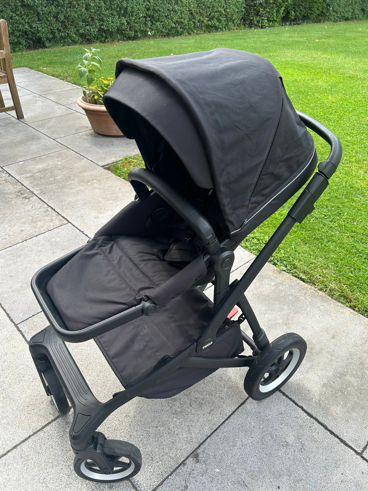 Thule Sleek 2-in-1 full set (meerijdplank ook te verkrijgen), Ophalen, Gebruikt, Combiwagen