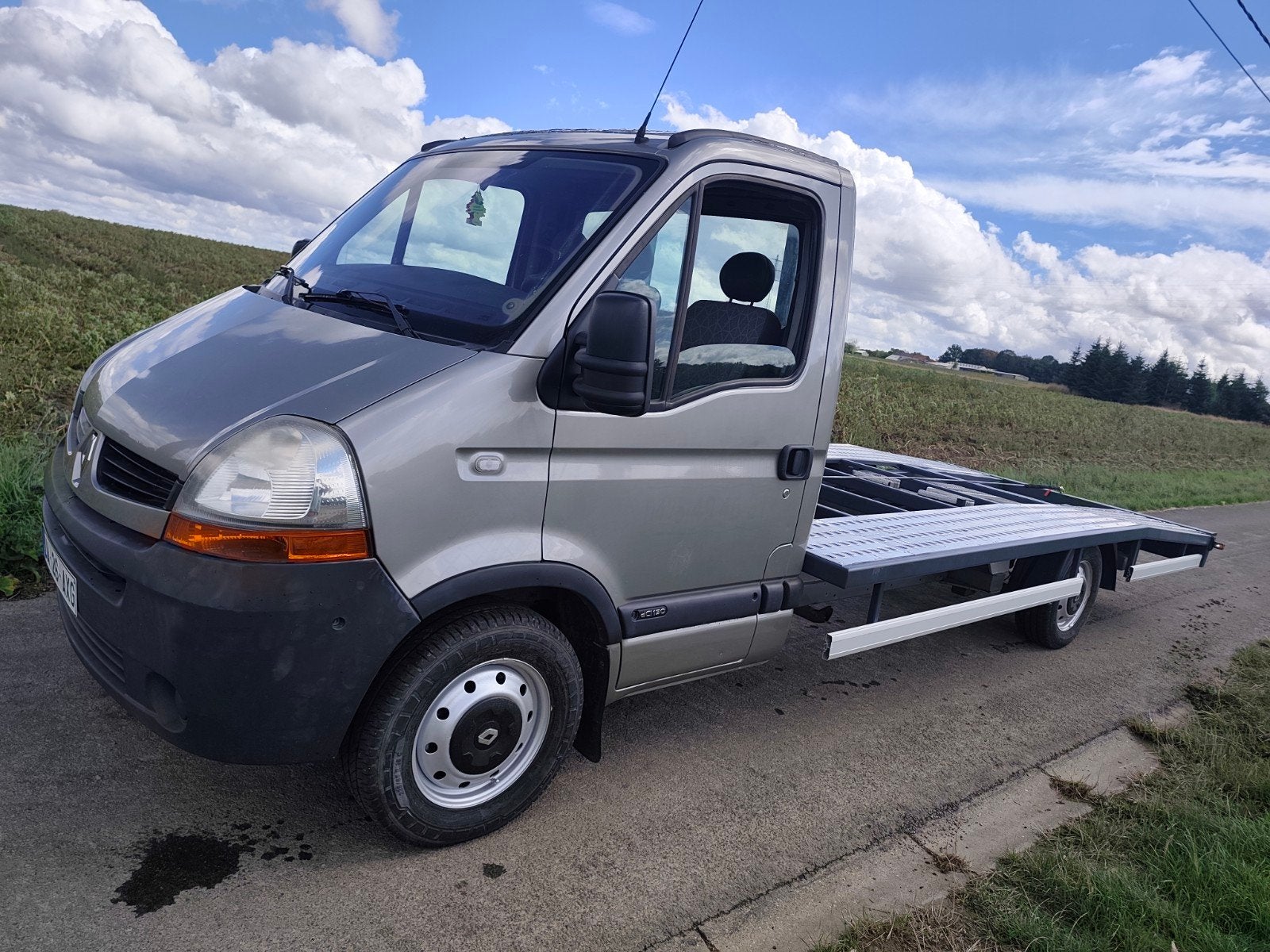 Dépanneuse Renault master, Argent ou Gris, Achat, 3 places, Entretenue par le concessionnaire