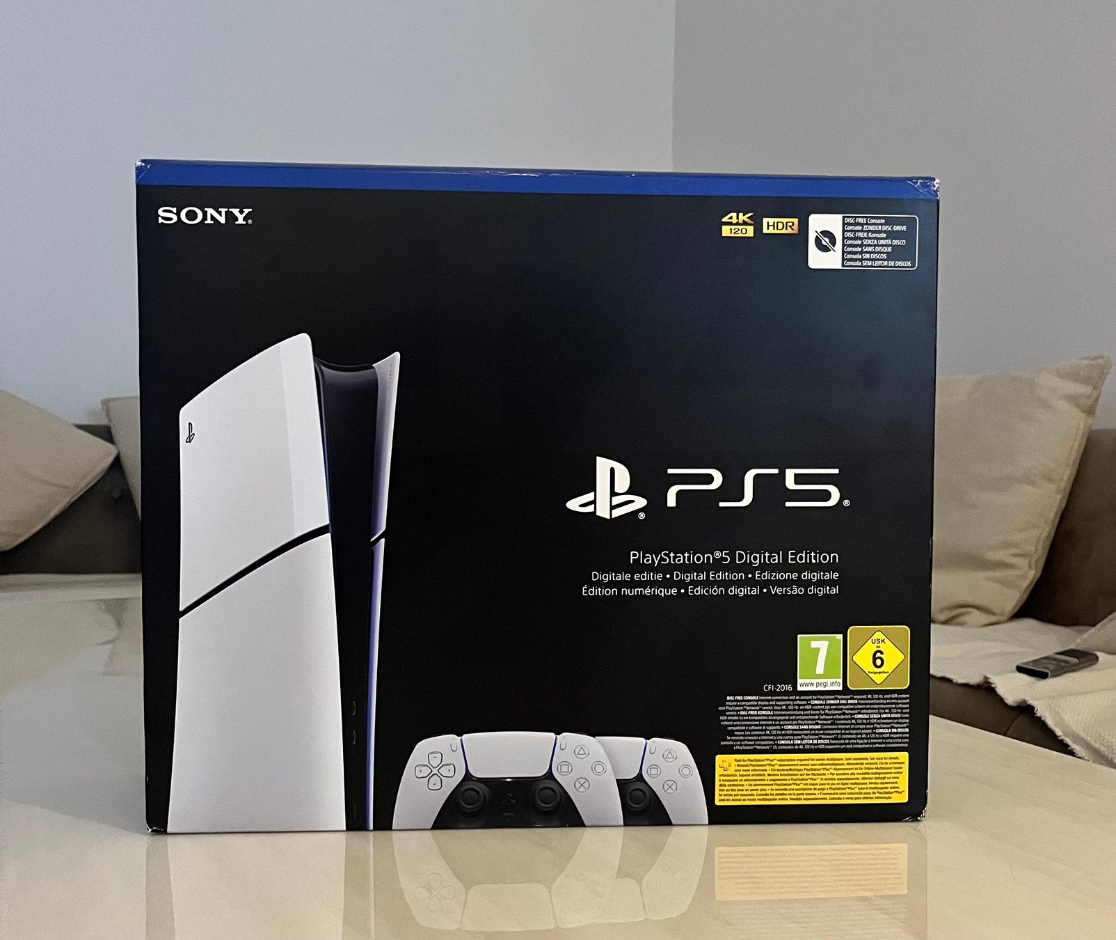PS5 Slim Digital 1 To - Nouveau dans la boîte + 2 manettes, Enlèvement, Comme neuf, Playstation 5