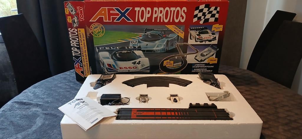 Circuit AFX Tomy vintage complet – Peugeot 905 + Mercedes C9, Muziek en Instrumenten, Overige Muziek en Instrumenten, Ophalen