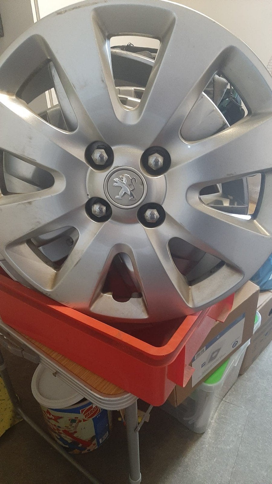 Enjoliveurs Peugeot, Enlèvement