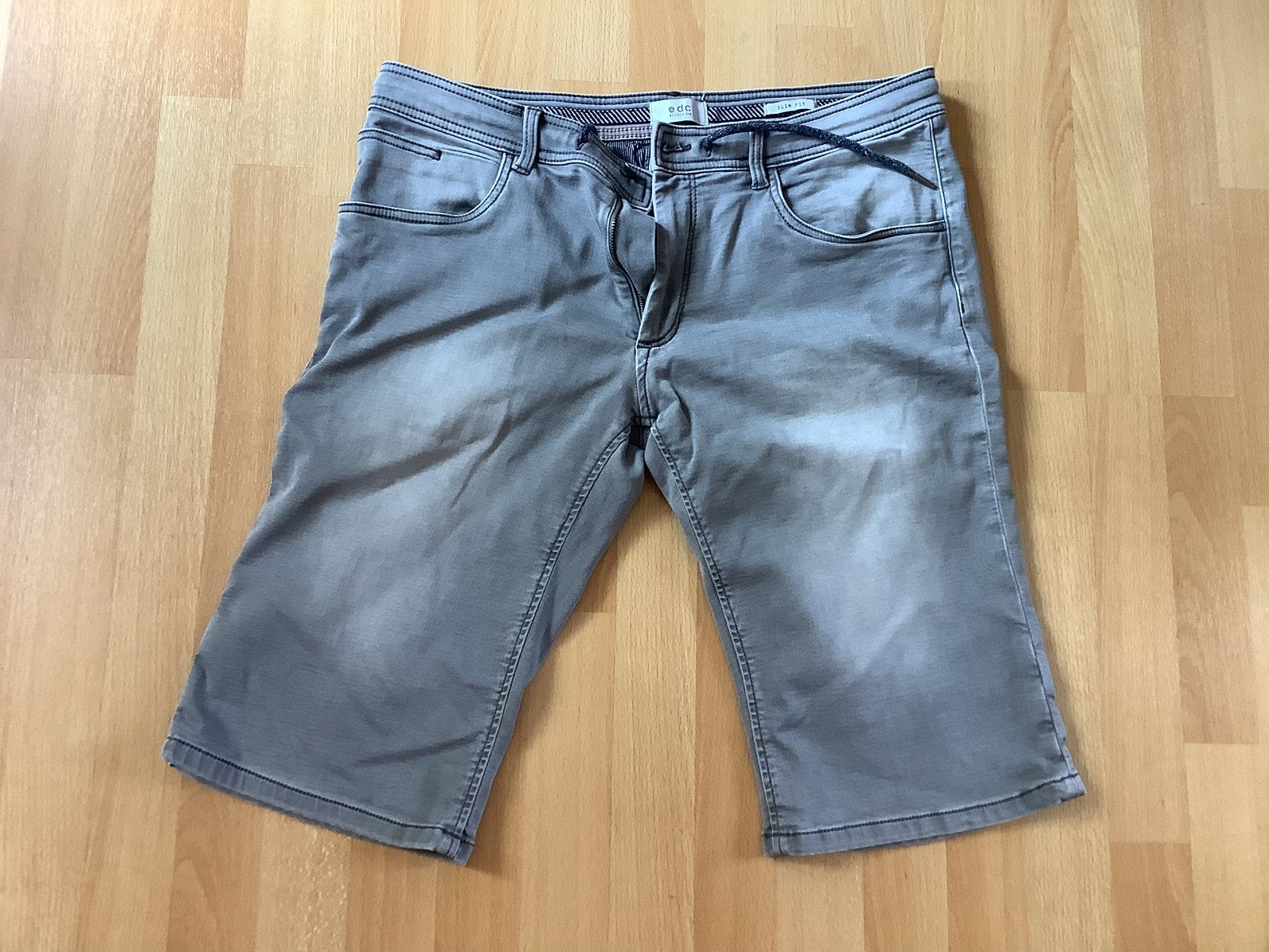 Jeansshort EDC slim fit maat 36, Ophalen of Verzenden, Zo goed als nieuw, Grijs, W36 - W38 (confectie 52/54)