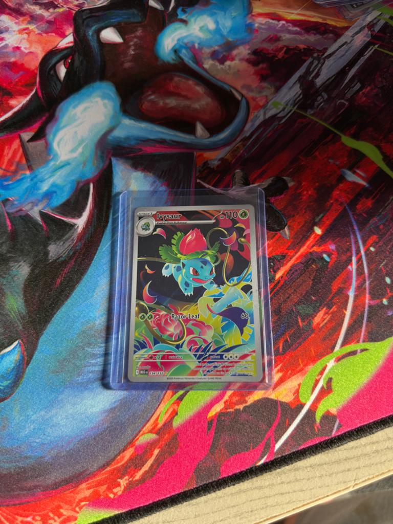 Illustration de Pokémon Ivysaure rare 134/132, Enlèvement ou Envoi, Comme neuf, Cartes en vrac, Foil