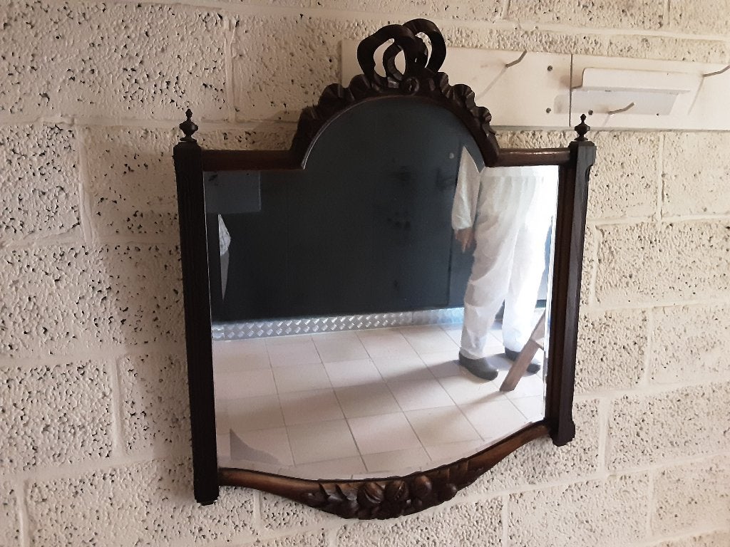 Oude geslepen spiegel met eiken kader, Enlèvement