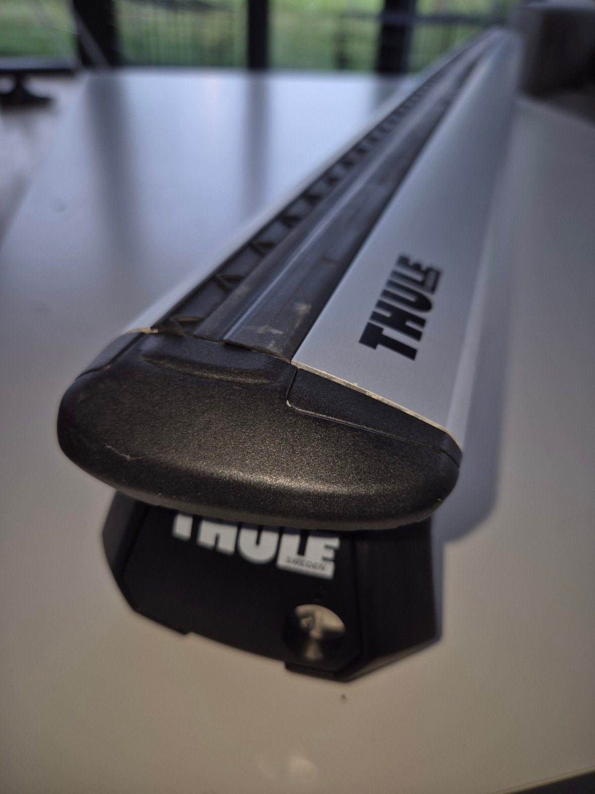 Thule dakdrager 119cm met voet 7104 voir open rail, Auto diversen, Dakdragers, Ophalen