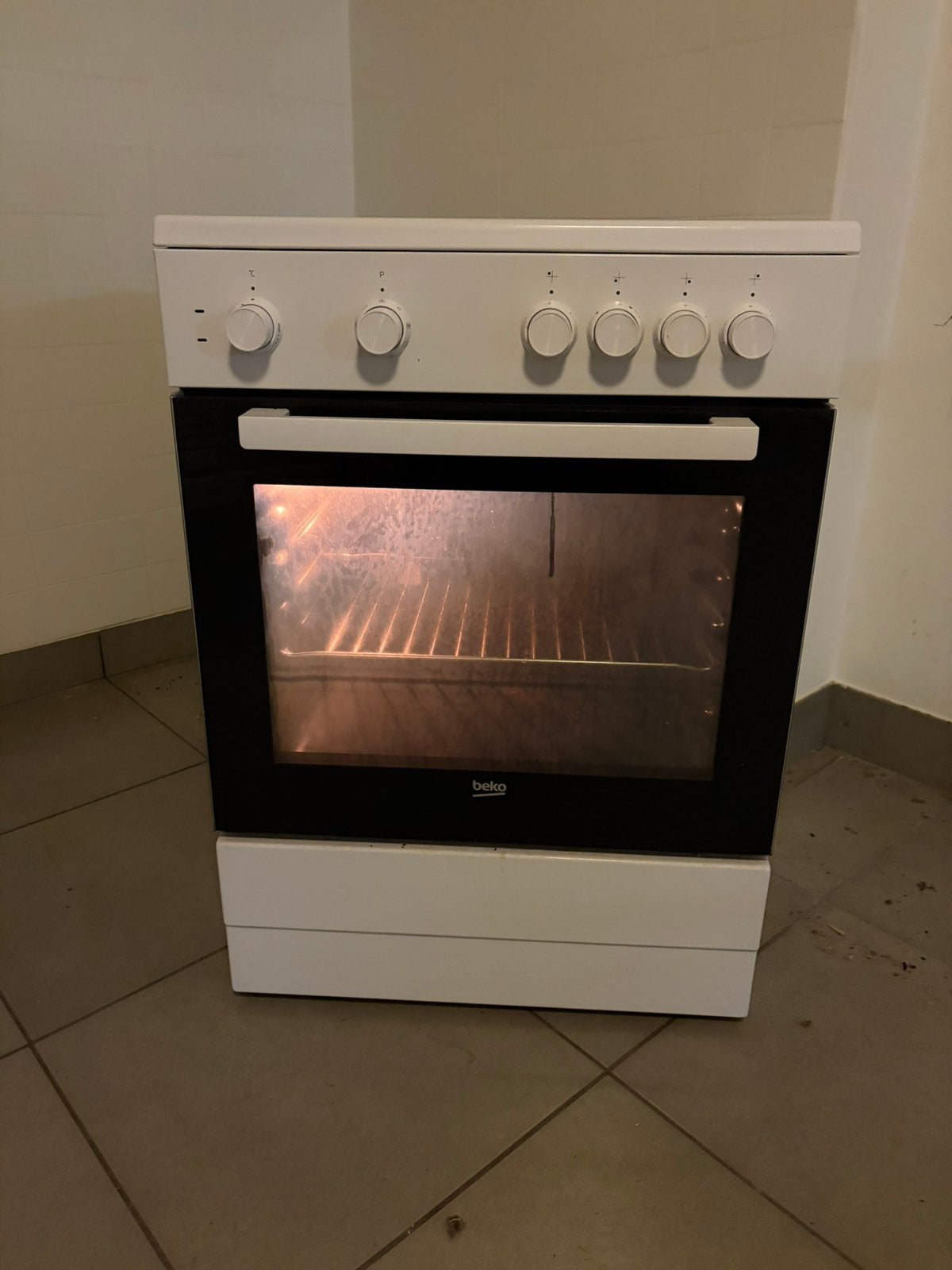 Elektrisch fornuis Beko, Elektronische apparatuur, Ophalen, Zo goed als nieuw, Elektrisch