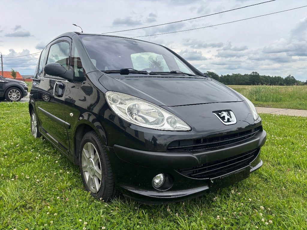 Peugeot 1007 1.4i AUTOMAAT 127.000km AIRCO alle LEZ, Auto's, Stof, 4 cilinders, 149 g/km, Zwart