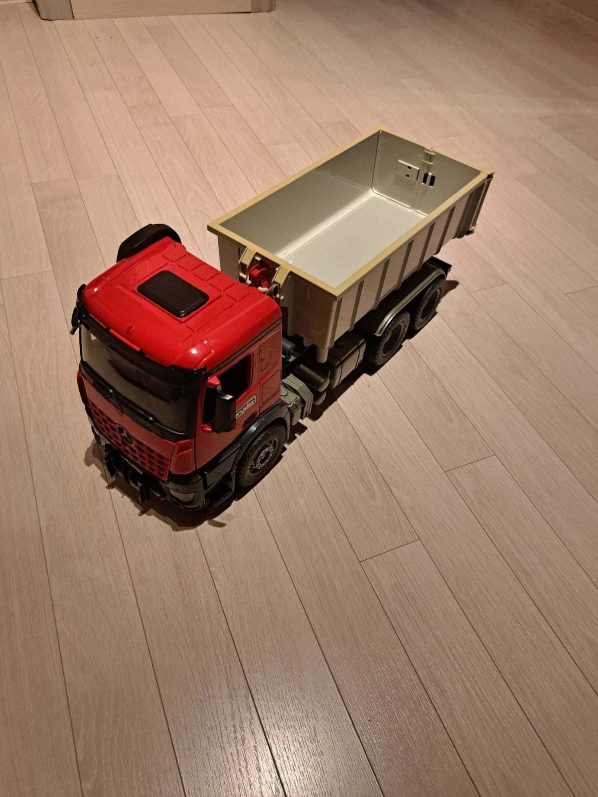 Mercedes Actros containerwagen + gratis kraantje - Bruder, Enlèvement