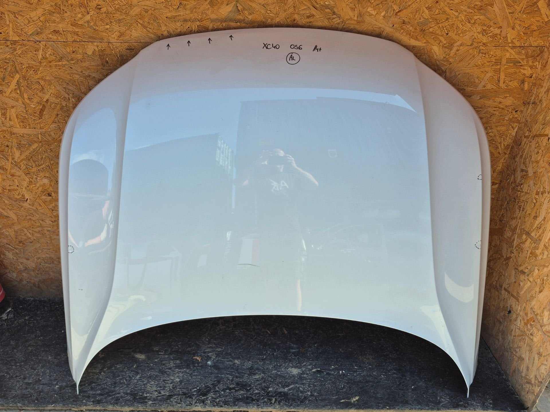 Capot Volvo XC40 XC40, Gunnar Engellaus vag 8
405 31  Gothenburg, SE, Info@volvocars.com, Volvo Car Corporation, Capot moteur