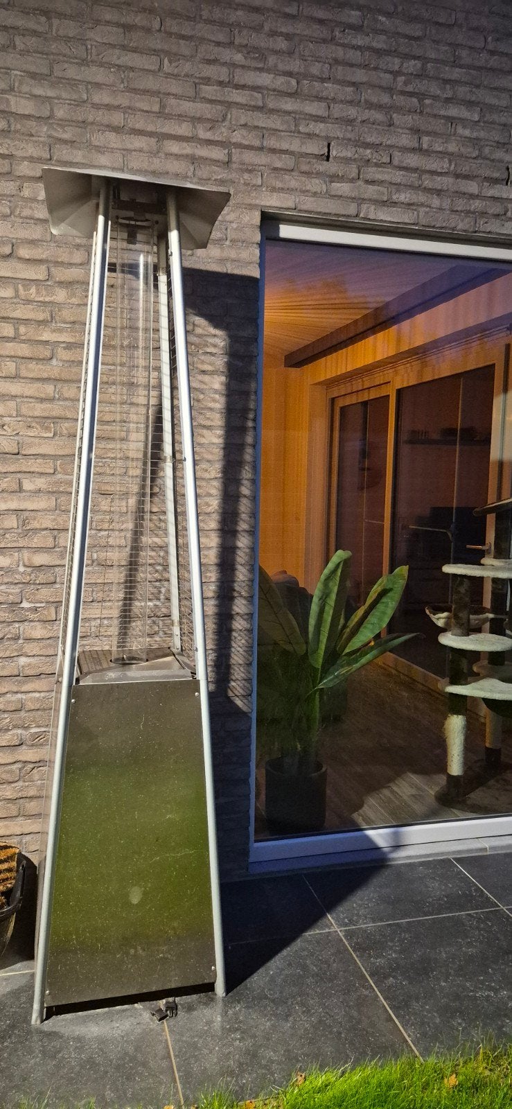 grote terrasverwaming met glazen buis, Ophalen