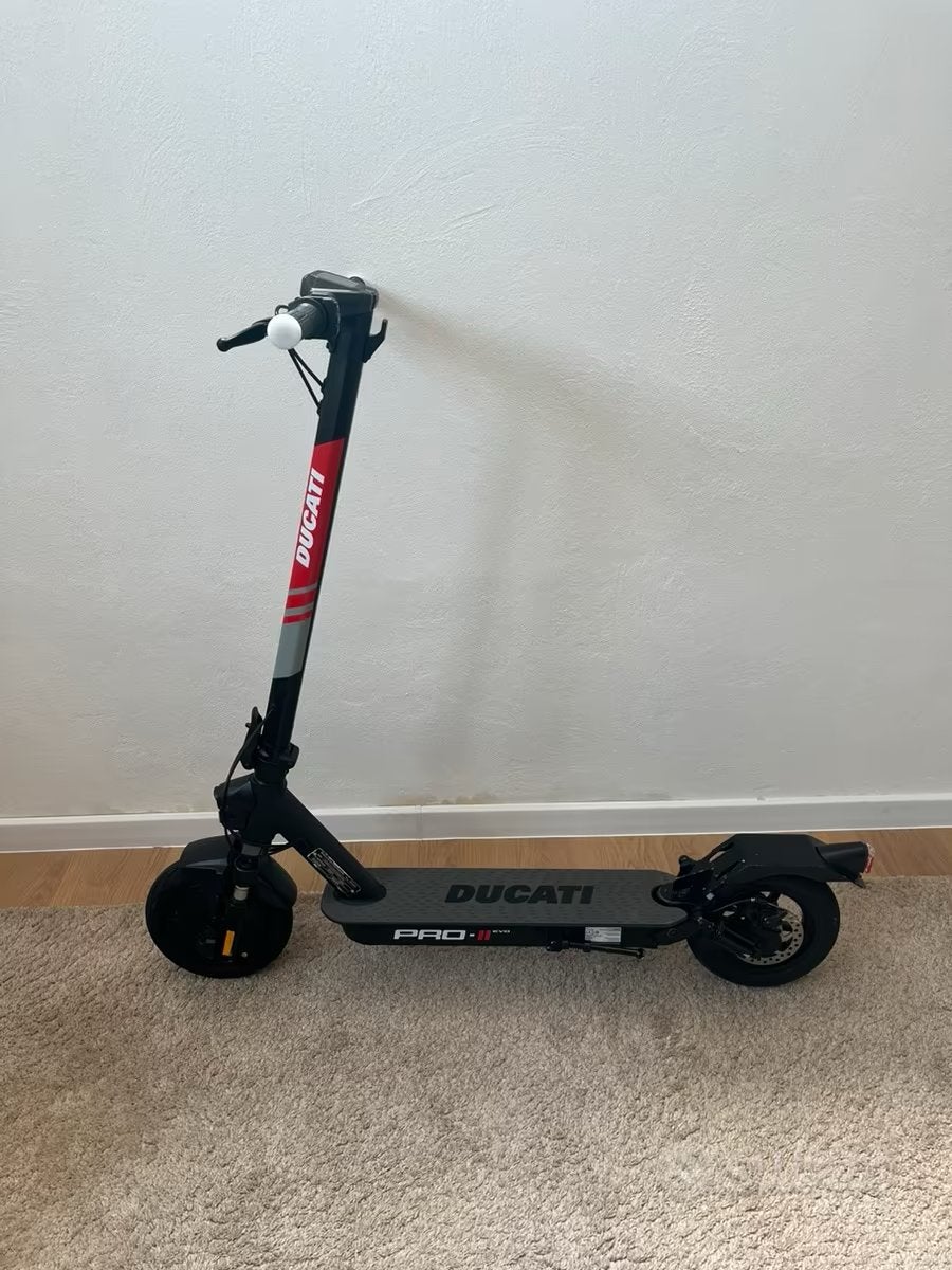 Ducati elektrische step, Enlèvement, Comme neuf