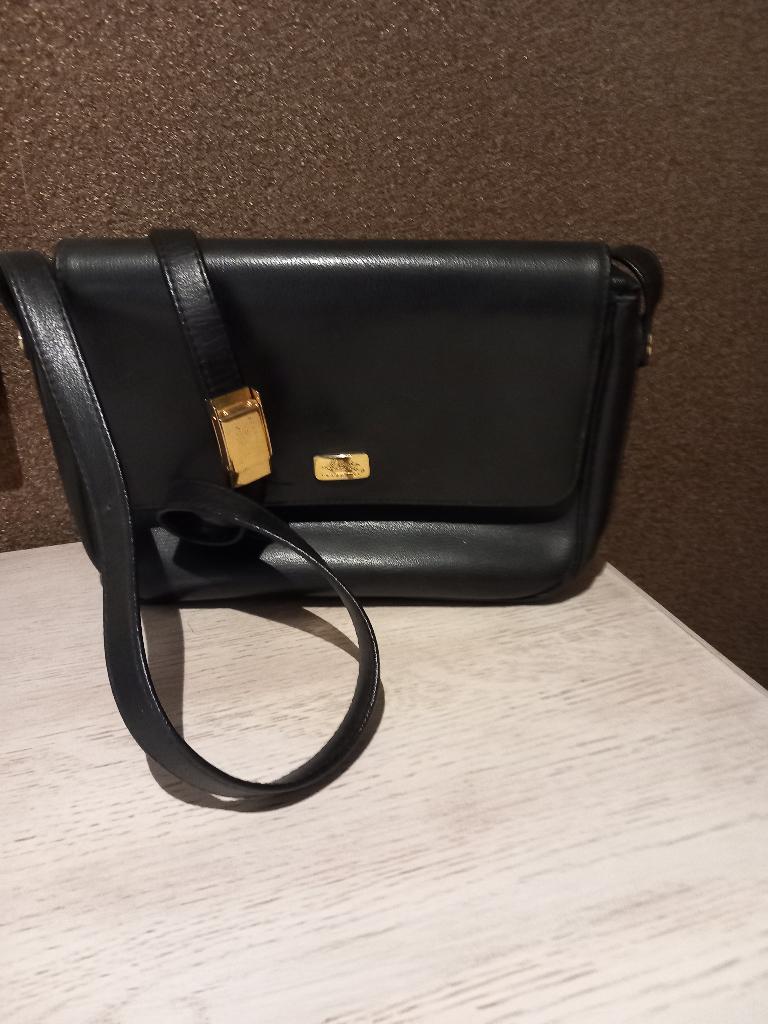 ZWART HANDTAS “ KLASSIEK”, Handtassen en Accessoires, Tassen | Damestassen, Zo goed als nieuw, Handtas, Zwart, Ophalen of Verzenden