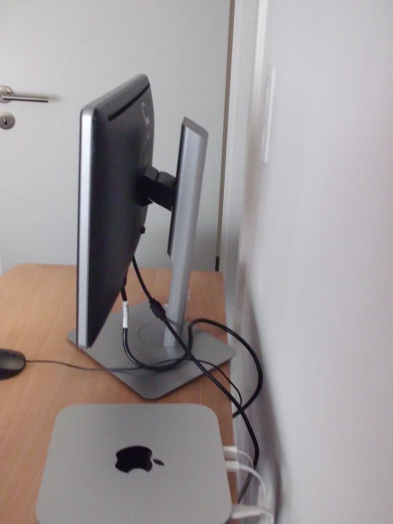 Moniteur 23,8 pouces HP EliteDisplay E240, HD, IPS, HDMI, 5 ms ou plus