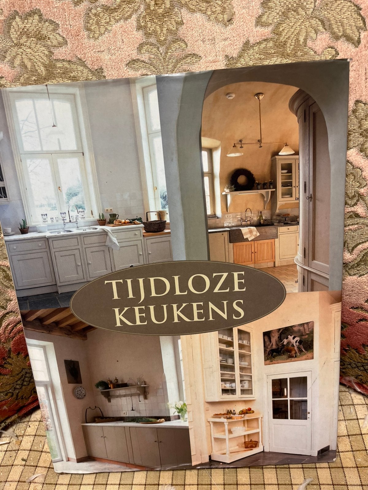 Boek tijdloze keukens, Boeken, Wonen en Tuinieren, Ophalen, Zo goed als nieuw
