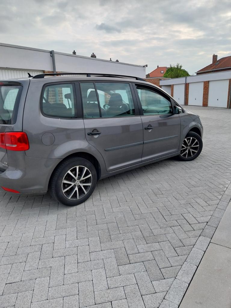 Volkswagen touran 2011 diesel 5p a vendre avec 215000km, Auto's, Euro 5, Particulier, Te koop, Touran