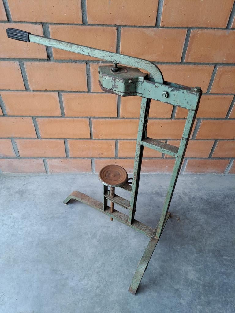 Kurkmachine voor wijnmaker, Ophalen