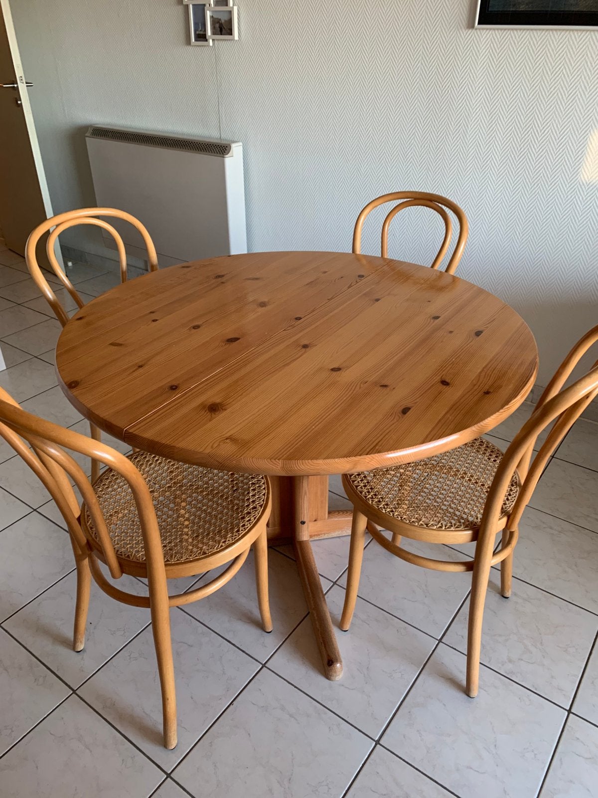 Table en pin + entretoise + 6 chaises, Maison & Meubles, Enlèvement, Utilisé, Landelijk, 4 à 6 chaises