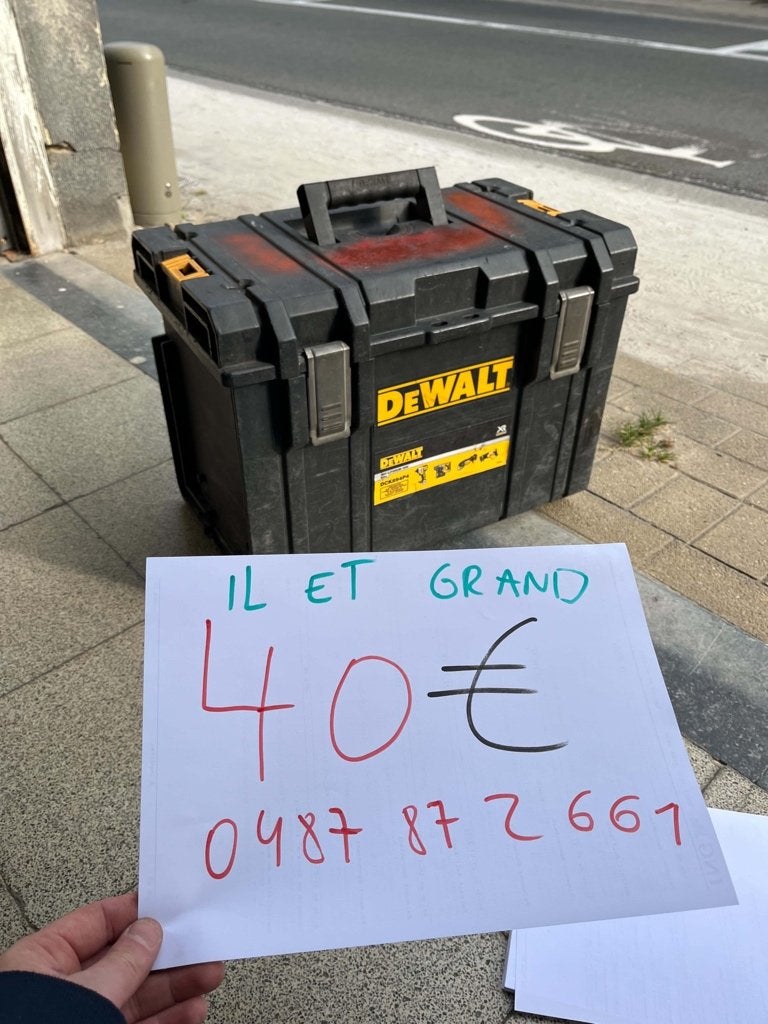 22 Boite a Outils vide —— Bxl, Doe-het-zelf en Bouw, Ophalen, Gebruikt
