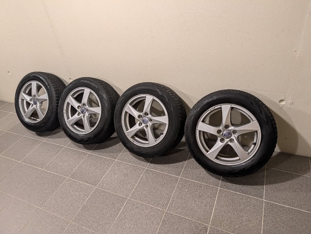 Winterbanden op lichtmetalen velgen Volvo V60 205/60 R16, Pneus et Jantes, Pneus hiver, 16 pouces, Véhicule de tourisme