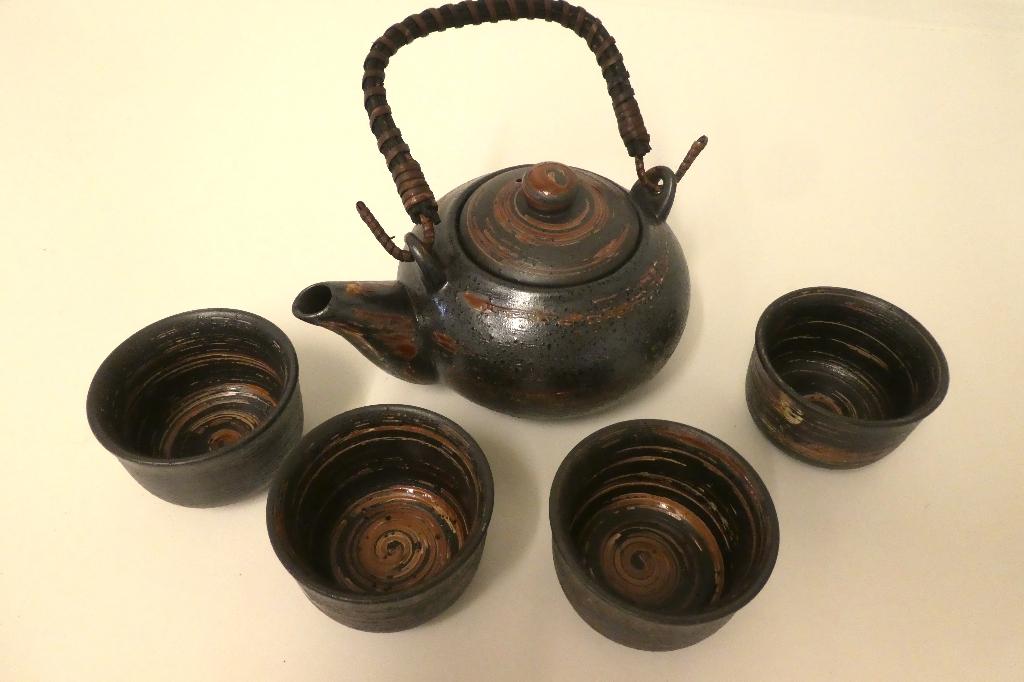 Très Jolie petite Théière et 4 Bols Tons Brun Asie NEUF !, Huis en Inrichting, Keuken | Servies, Ophalen, Nieuw, Keramiek, Compleet servies