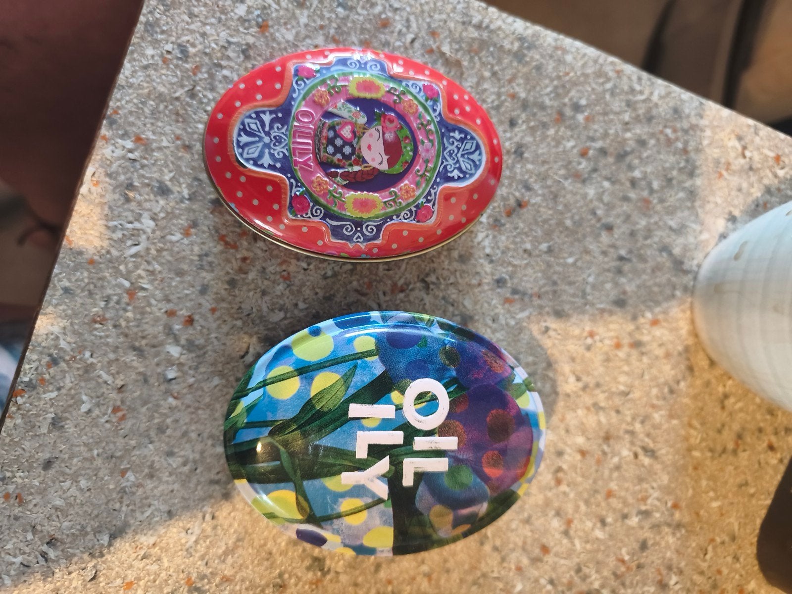 Boîte à bijoux Oilily, Enlèvement