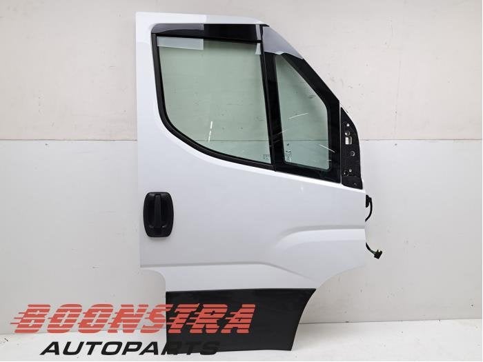 Portière 2portes droite d'un Iveco New Daily, Autos : Pièces & Accessoires, -, 3 mois de garantie, Utilisé, Porte