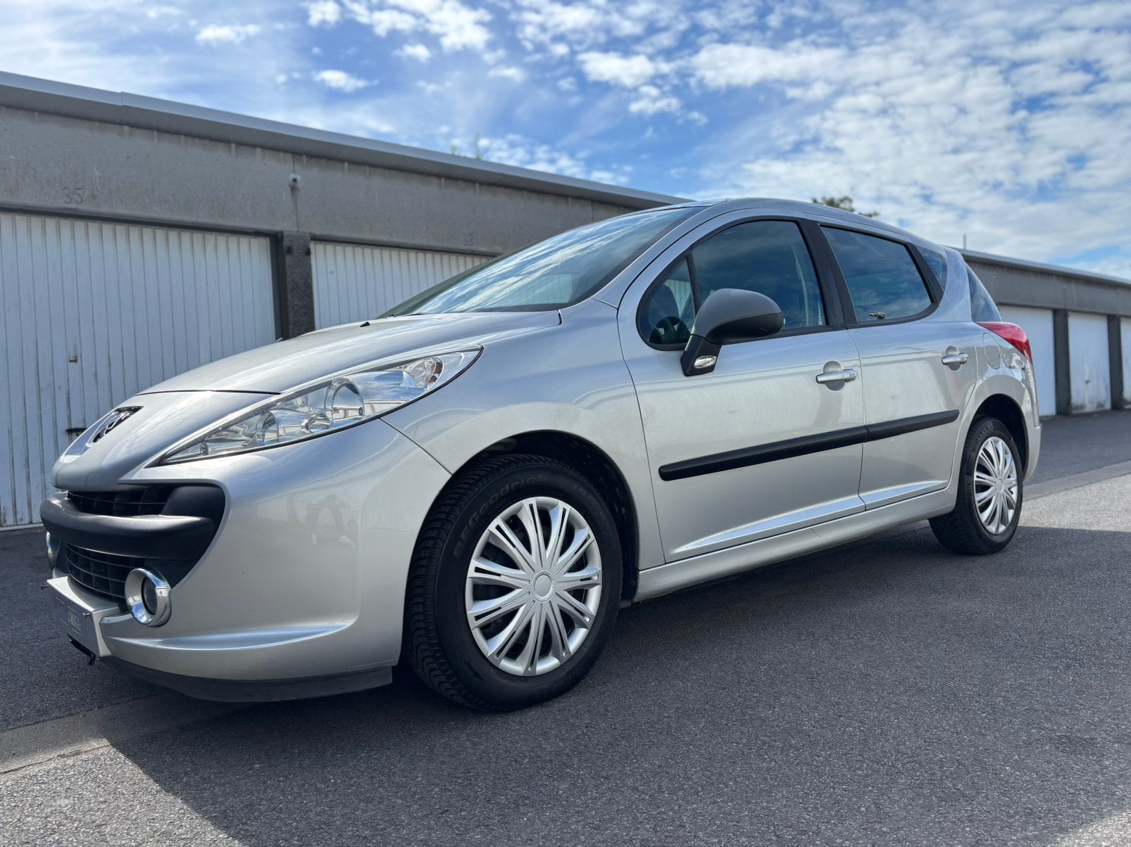 Peugeot 207Sw -1.6Essence122 000Km -Automatique - Homologuée, Argent ou Gris, Achat, Noir, 5 portes