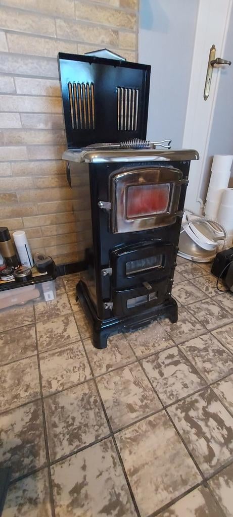 Zwart klein kacheltje., Ophalen, Gebruikt, Overige brandstoffen, Vrijstaand