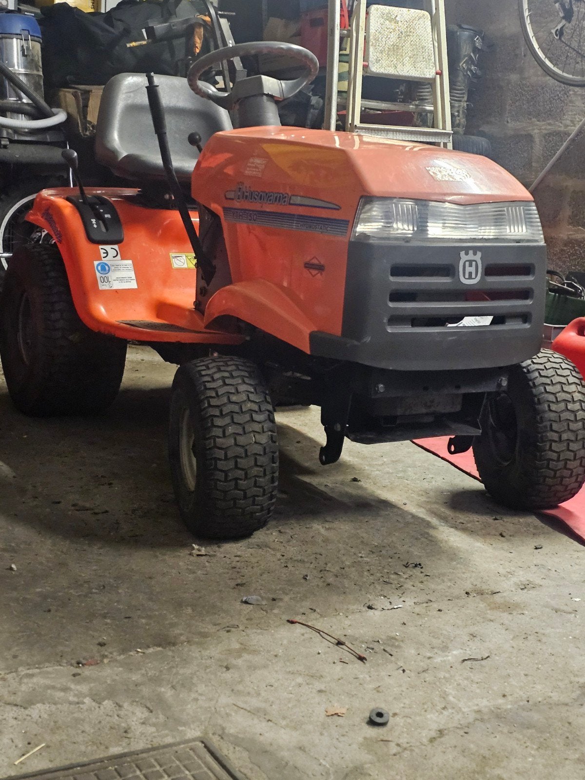 zitmaaier husqvarna yth150, Jardin & Terrasse, Tondeuses autoportées, Enlèvement
