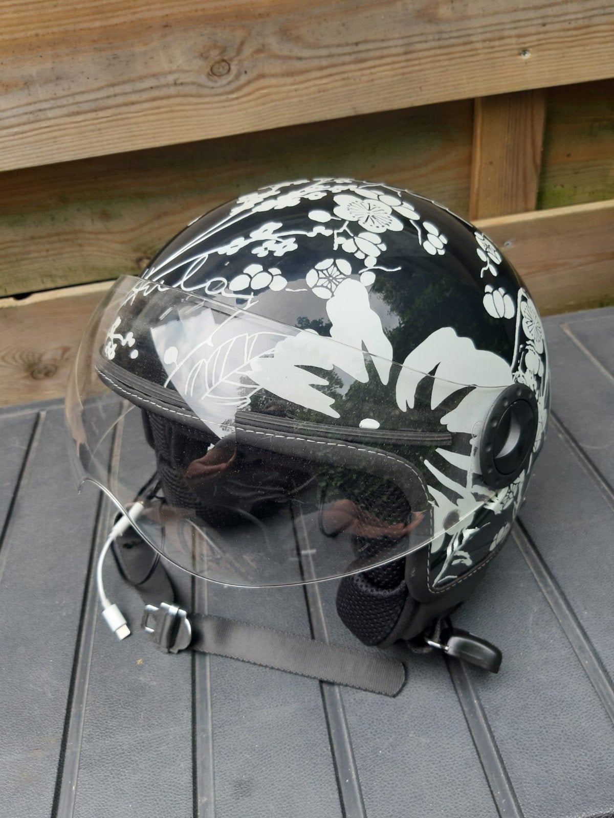 Retro helm scooter met ingebouwde oortjes en i phone kabel, Fietsen en Brommers, Brommerhelmen, Ophalen