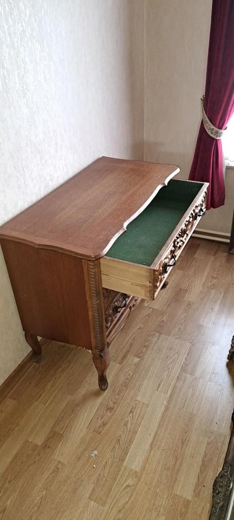 Ladenkast gesculpteerd, Ophalen