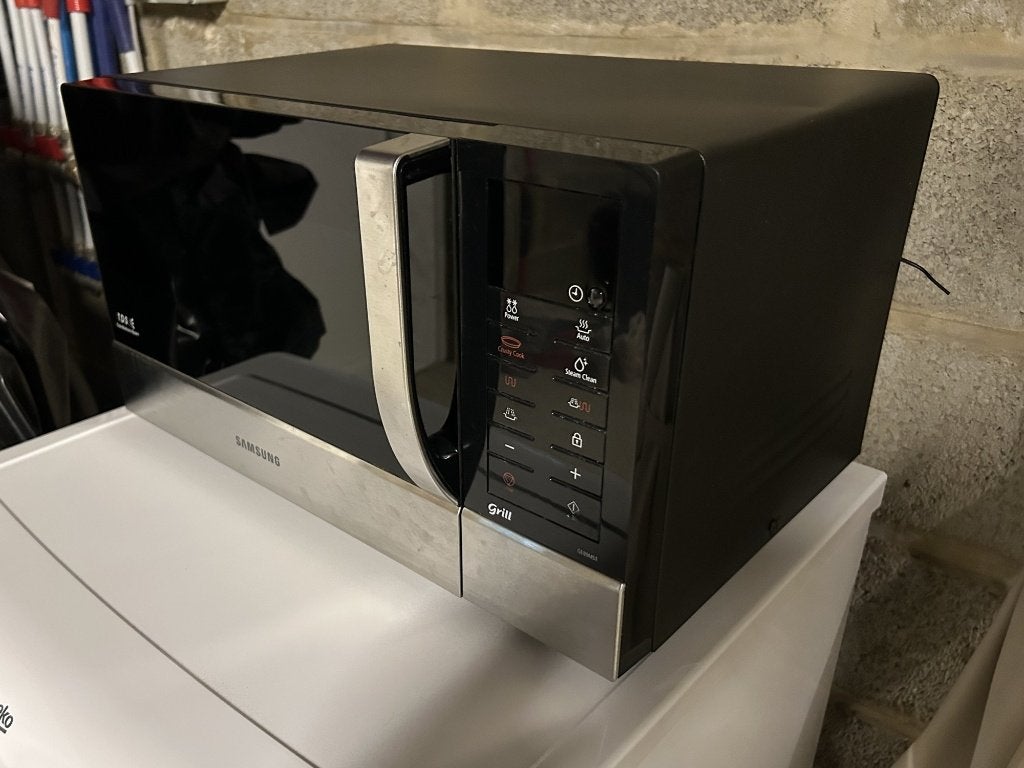 Micro-ondes grill Samsung GE89MST-1 23L / Combi magnetron, Electroménager, Croustillant, Enlèvement, Utilisé, 45 à 60 cm