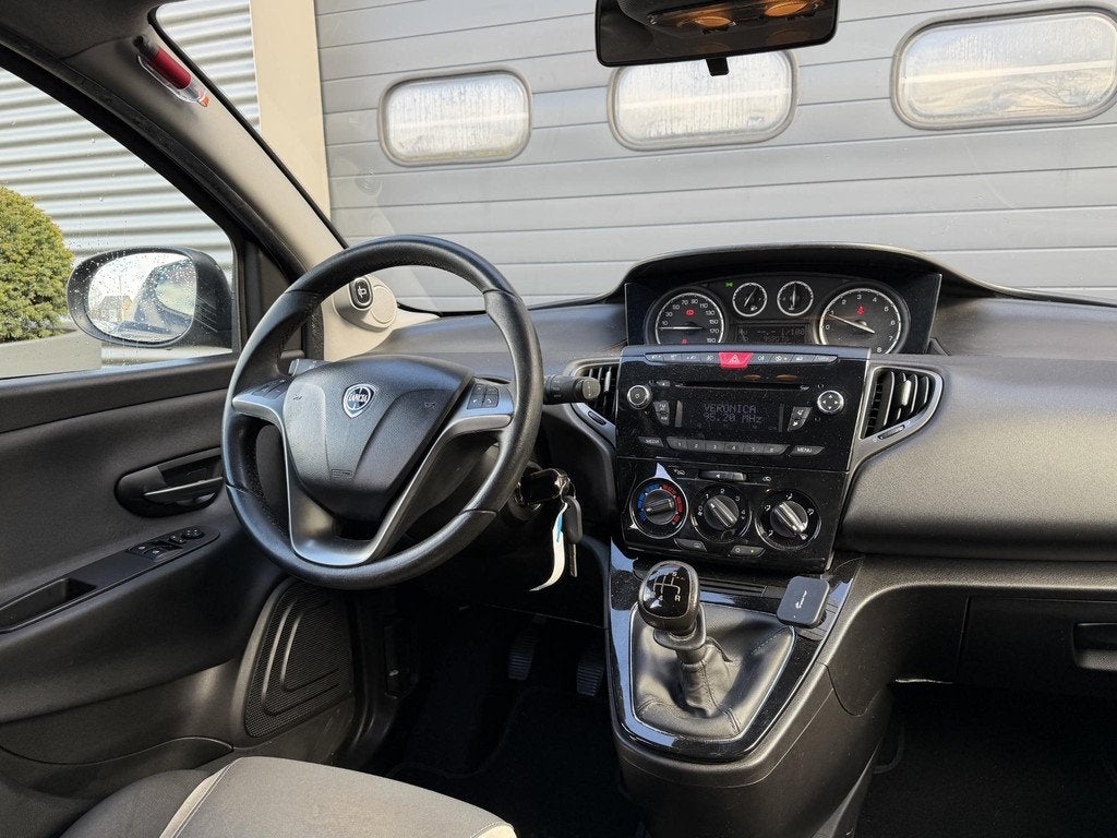 Lancia Ypsilon 0.9 TwinAir Elefantino Plus, Autos, Lancia, 80 ch, Electronic Stability Program (ESP), Entreprise, 59 kW