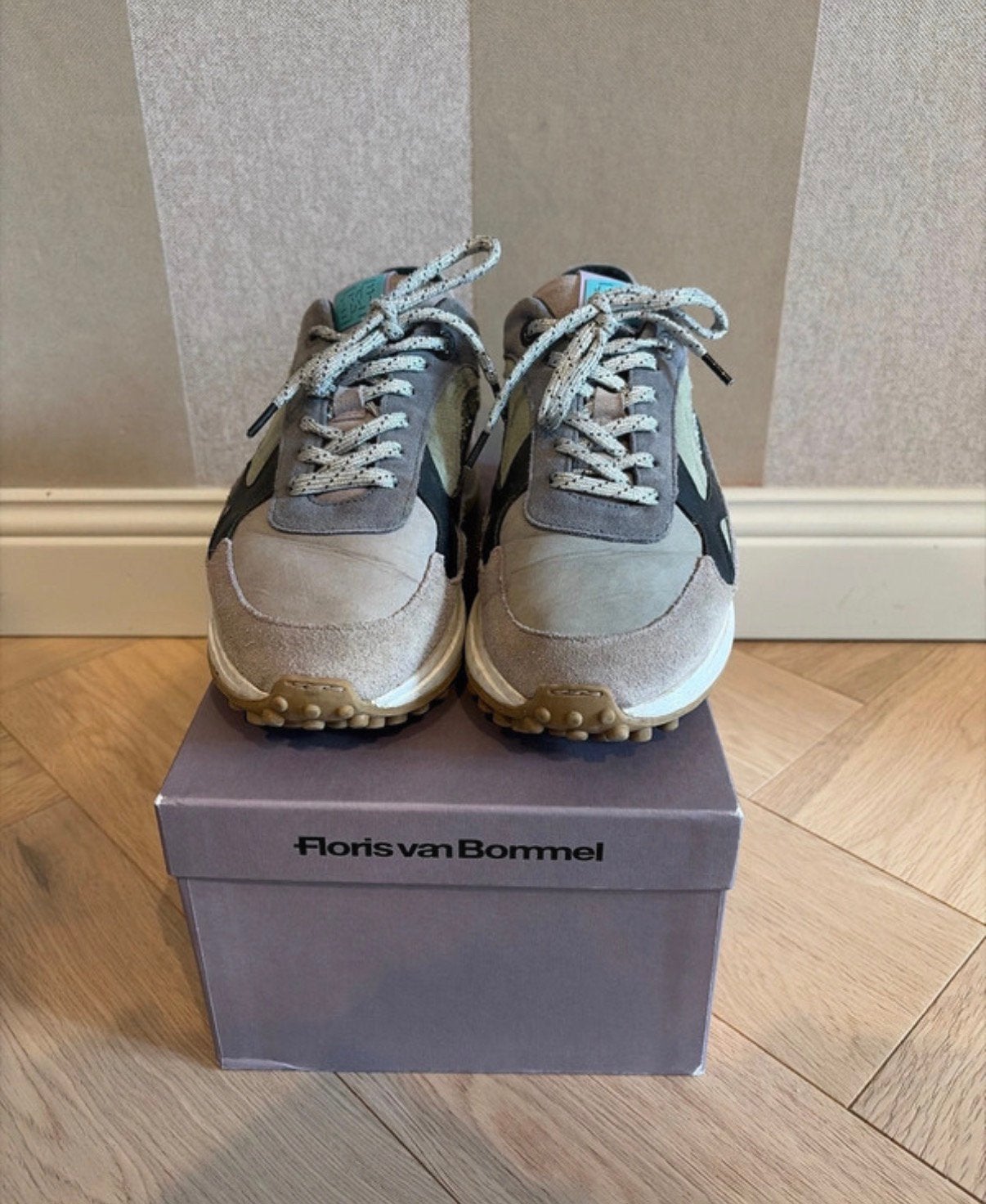 Floris van bommel, Ophalen of Verzenden, Zo goed als nieuw, Sneakers