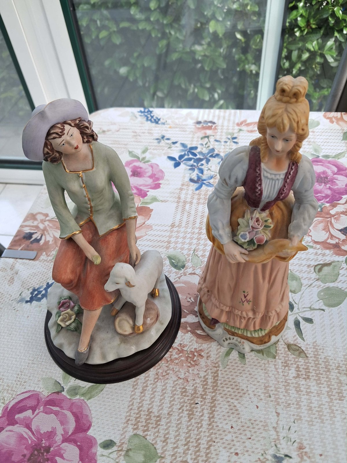 Statuettes en biscuit 30 cm hauteur 25 euros les 2, Enlèvement, Comme neuf