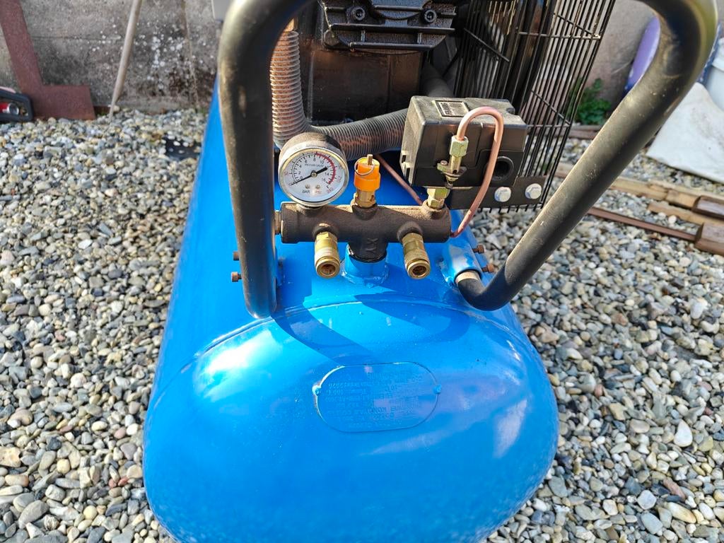 Compressor 380v geeft 900liter, Doe-het-zelf en Bouw, Compressors, Ophalen