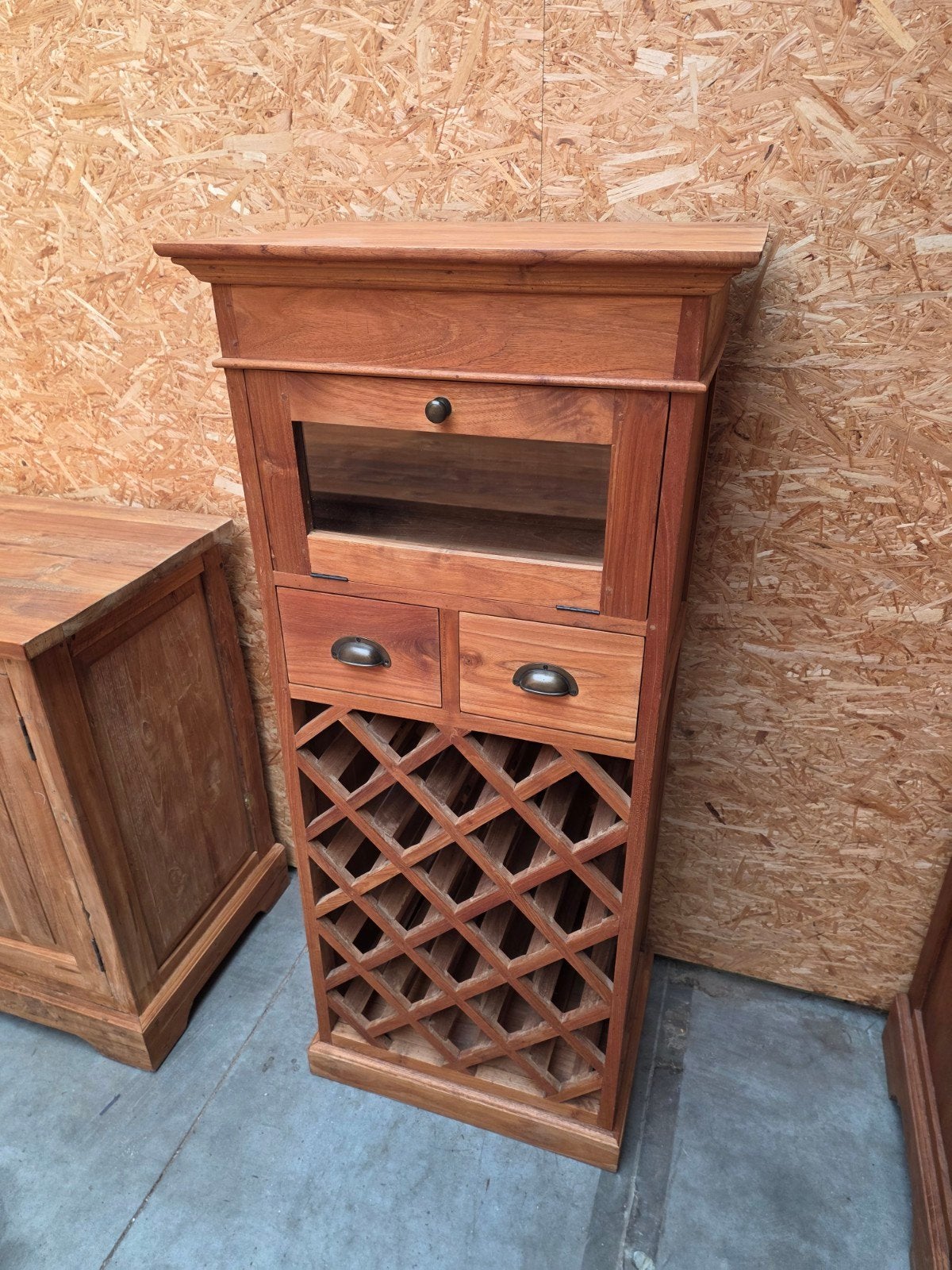 Mooi massief teakhouten wijnkastje 140cm Hoogte., Huis en Inrichting, Kasten | Overige, Ophalen