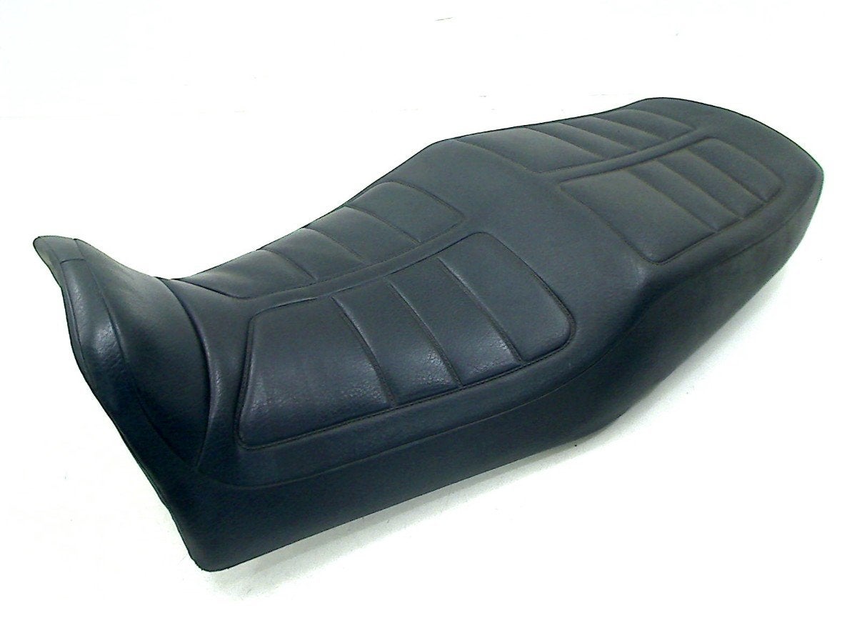 SIEGE COMPLET Yamaha, Dhr. S. di Majo, Utilisé, Info@cama-motorparts.nl, P.J. Troelstraweg 8 8
3144 CX  MAASSLUIS, NL