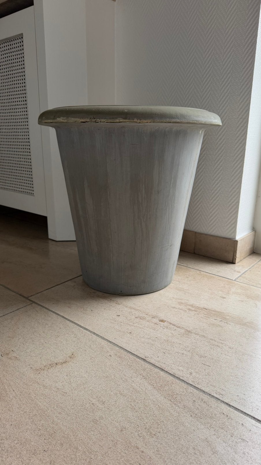 Grijze bloempot, Gebruikt, Rond, Balkon, 40 tot 70 cm
