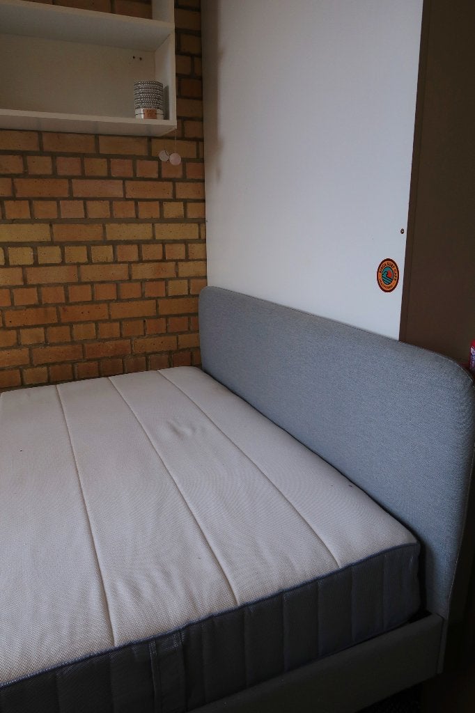 Matelas et cadre de lit IKEA 140x200, Maison & Meubles, Chambre à coucher | Lits, Utilisé, Deux personnes, 140 cm, 200 cm, Bois