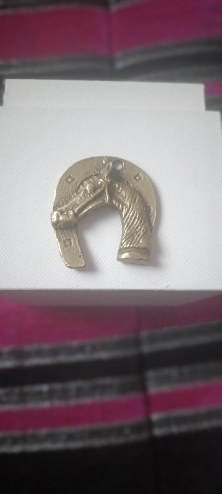 1 gele koperen hoefijzerhanger, Ophalen, Geel, Koper