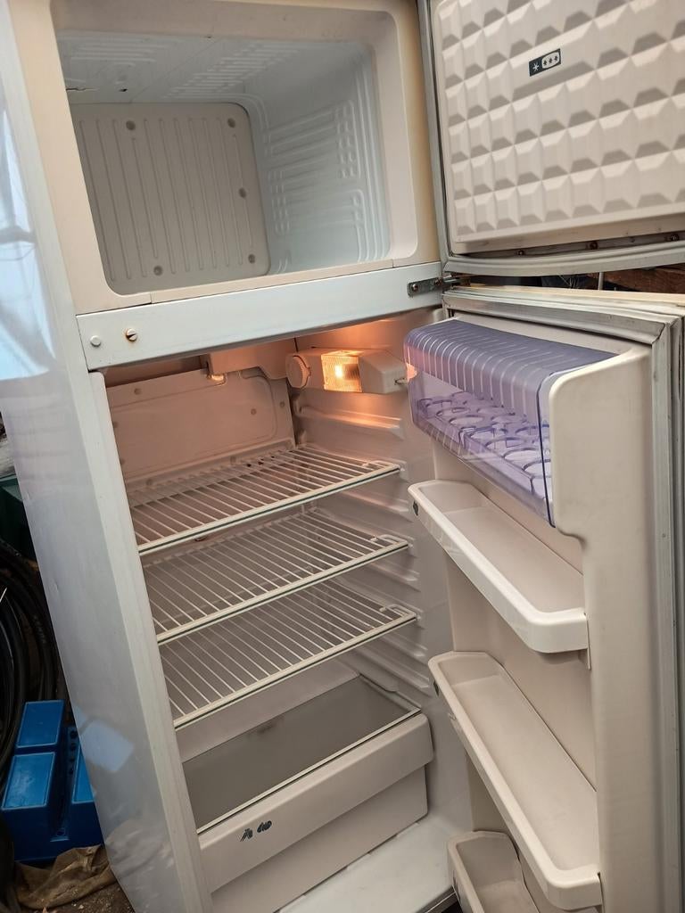 Koelkast met diepvries in werkende staat, Elektronische apparatuur, Koelkasten en IJskasten, Gebruikt, Met aparte vriezer, 75 tot 100 liter