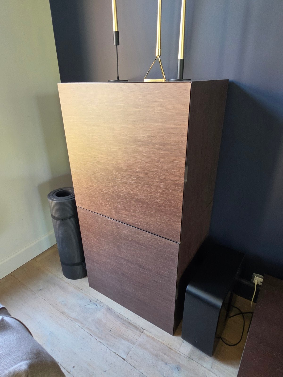 2 armoires cubiques avec étagère en verre à l'intérieur, Enlèvement