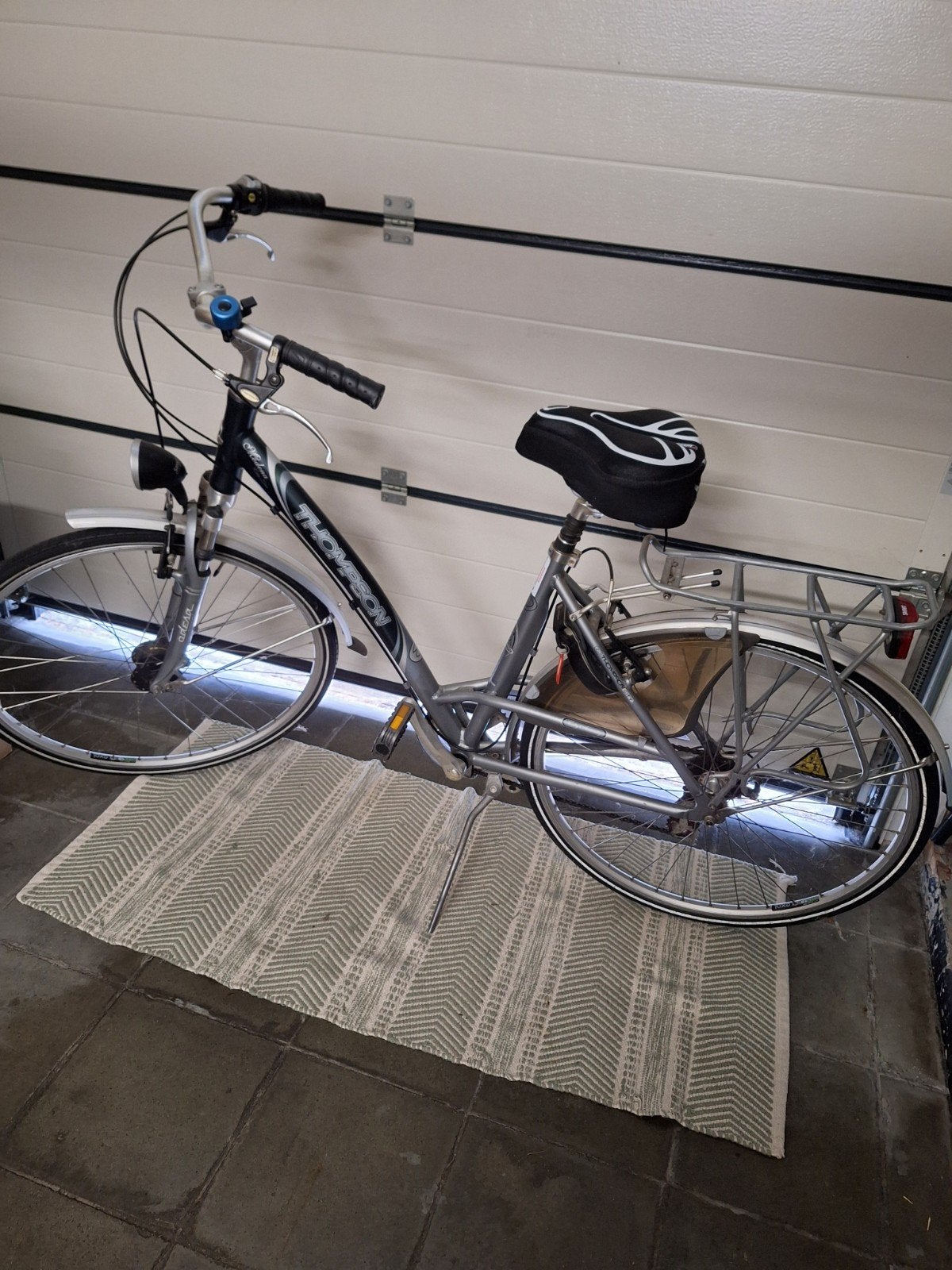 Fiets Thompson in uitstekende staat, Ophalen