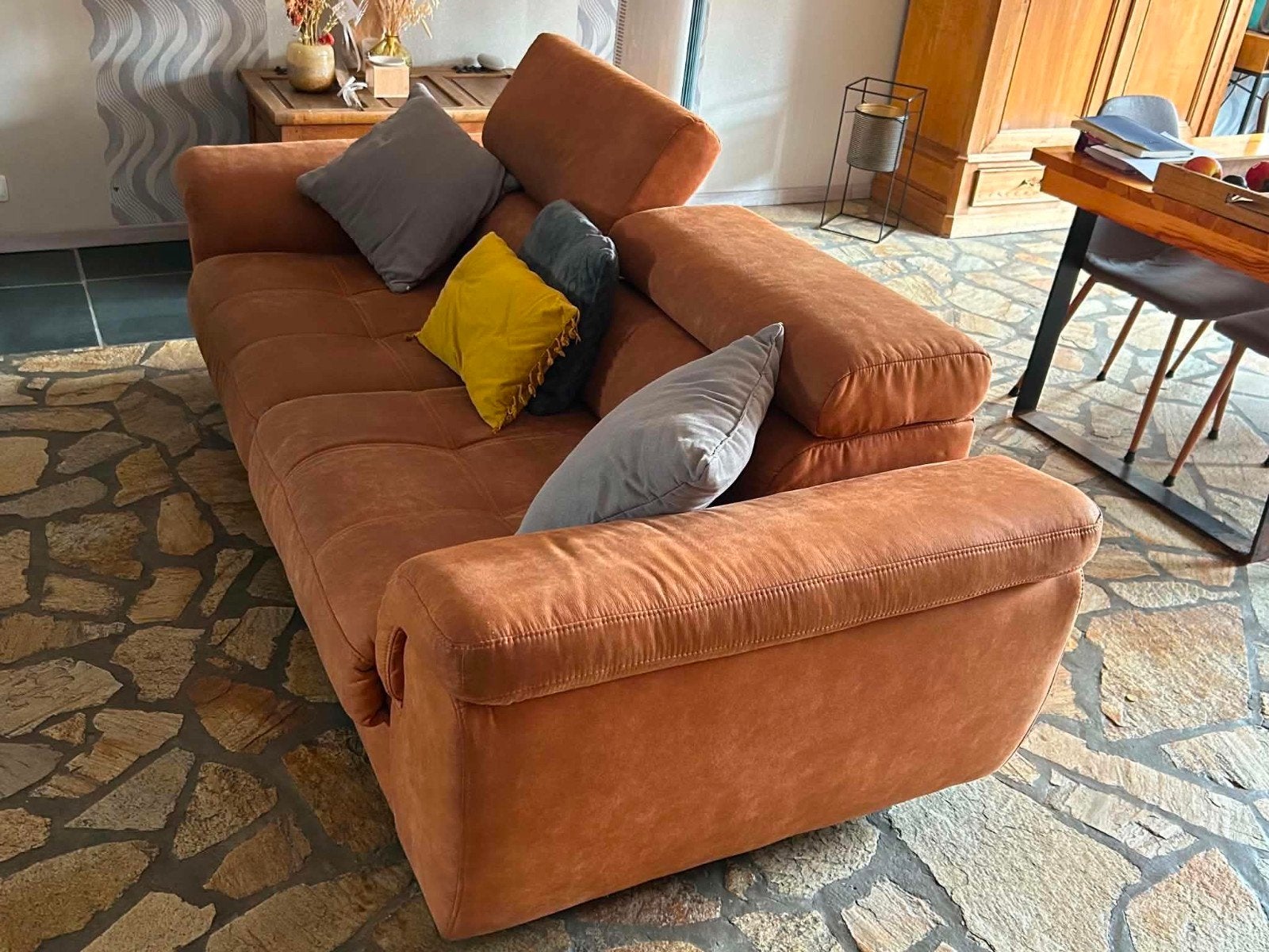 Deux divans dont un relax électrique, Maison & Meubles, Canapés | Salons, Autres dimensions, 100 à 125 cm, 200 à 250 cm, Banc droit